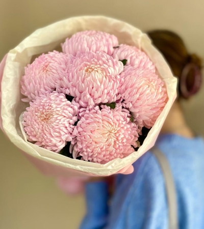 Моно букет из розовой хризантемы